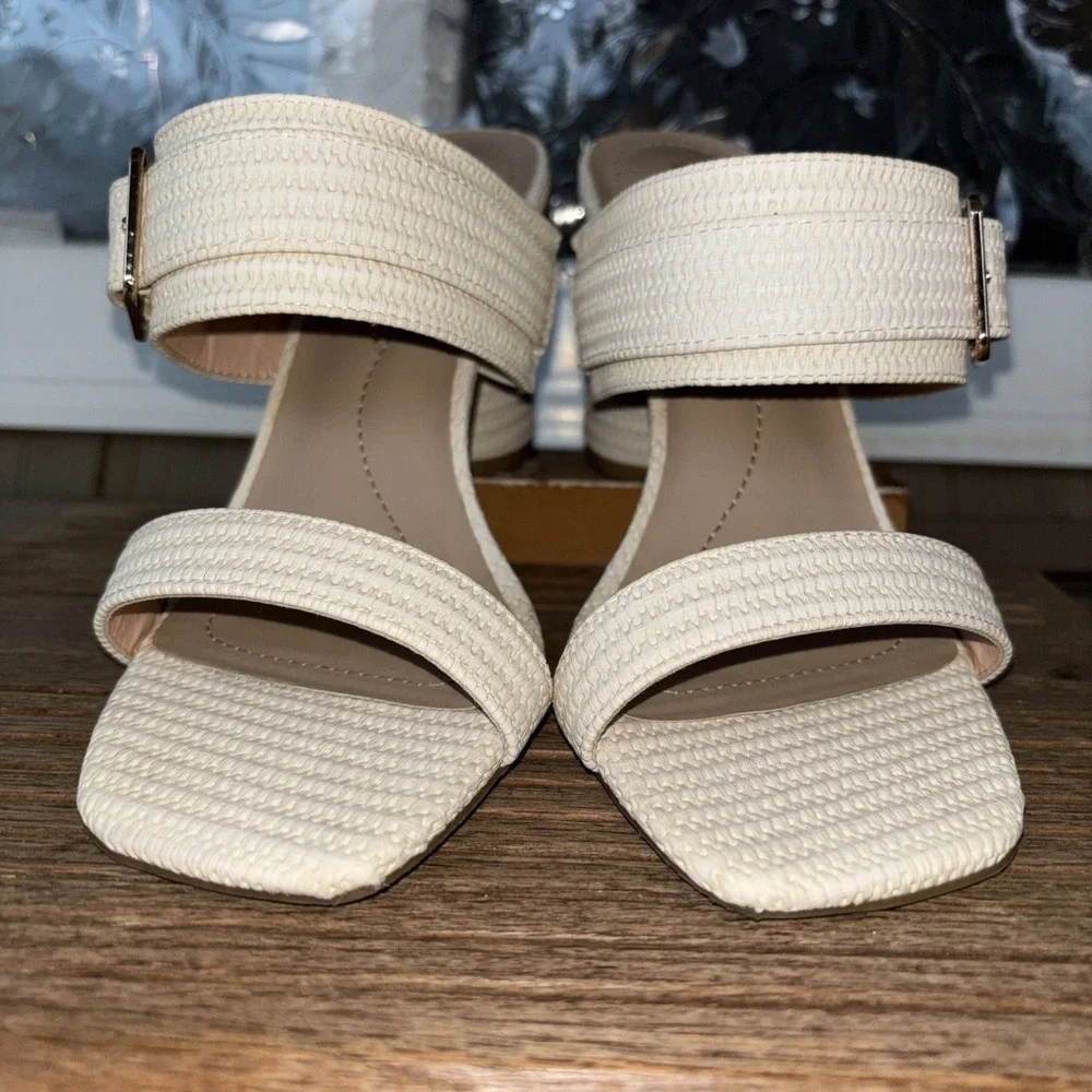 London Fog Cream Vaeda Sandals Womens 7.5 M Chunky Round Heel Buckle Square Toe